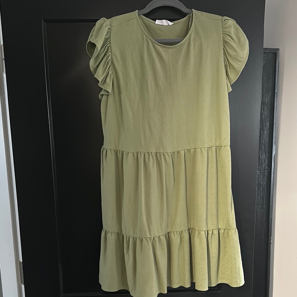 Woman’s Green Ruffle Sleeve Dress